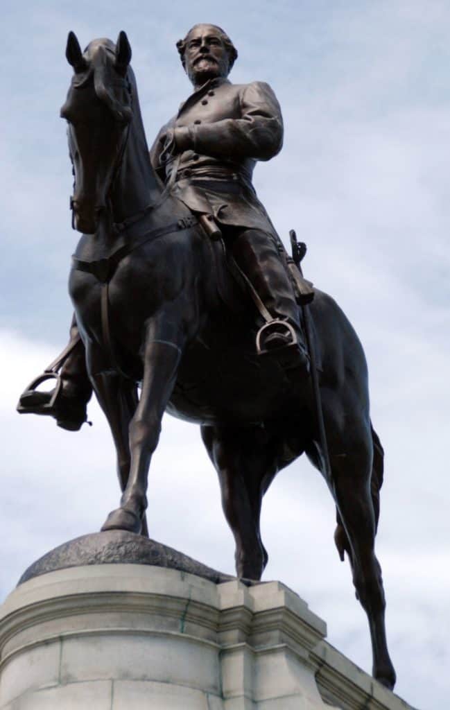 Robert E. Lee Confederate Statue