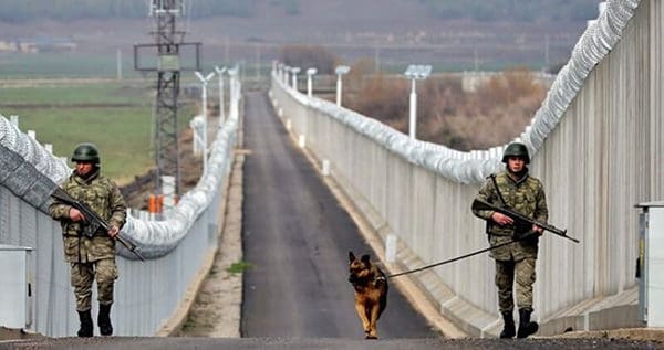 Turkish soldiers on the Syrian border.