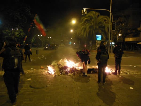 Encapuchados en Plaza Brasil