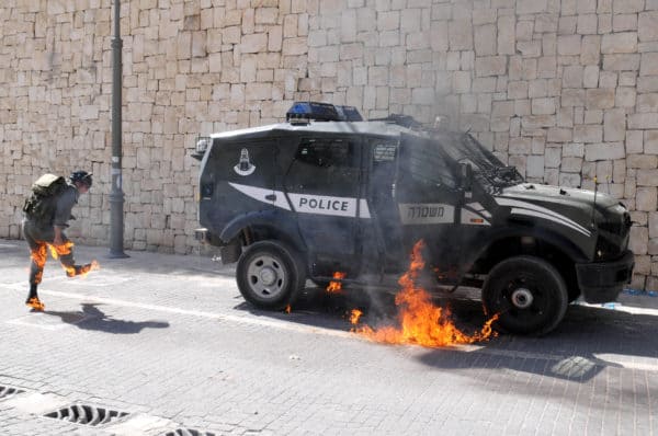 Molotov cocktail hits Israeli police