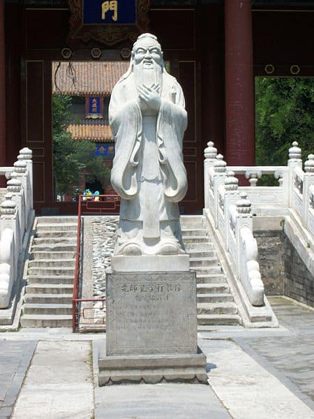 A statue of Confucius at the Beijing Temple of Confucius