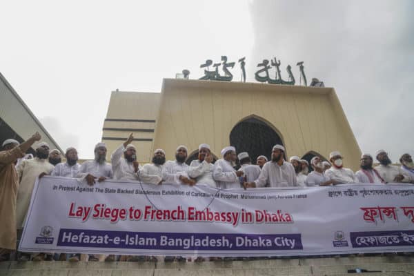 Lay siege to French Embassy in Dhaka