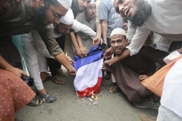 Muslims Burn the French Flag