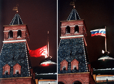 Lowering_the_Soviet_Flag