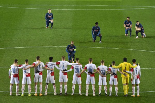 English soccer players take the knee