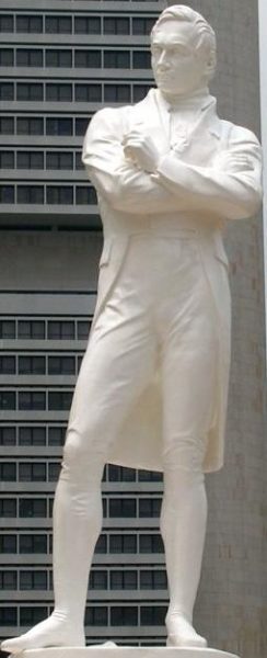 新加坡的斯坦福莱佛士爵士雕像（图片来源：Wachholder0 via Wikimedia）