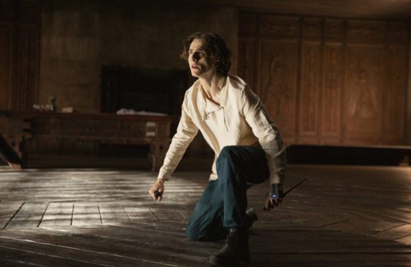 蒂莫西·查拉梅饰 Paul Atreides。 （图片来源：© Villeneuve Films / Entertainment Pictures / ZUMAPRESS.com）