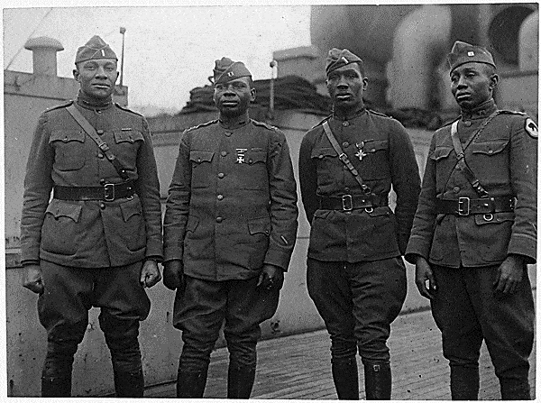 第 366 步兵团的军官，大约 1918 年。