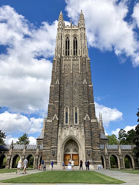 杜克大学杜克教堂。 图片来源：Warren LeMay，CC0，来自 Wikimedia Commons