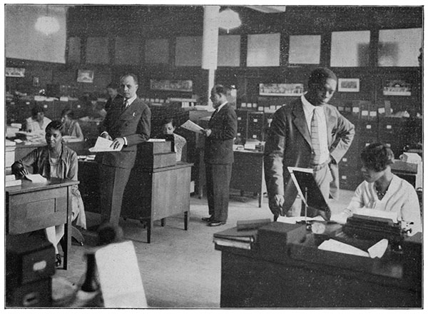 全国有色人种协进会纽约办事处。 成员包括 Thurgood Marshall、Ida Wells-Barnett 和 WEB DuBois。 日期：1933 年（图片来源：© Mary Evans via ZUMA Press）