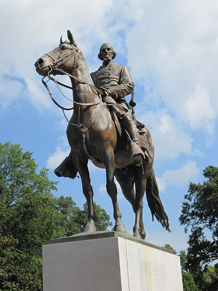 Nathan Bedford Forrest monument in Forrest Park (now Health Sciences Park). Credit: Thomas R Machnitzki, CC BY 3.0, via Wikimedia Commons