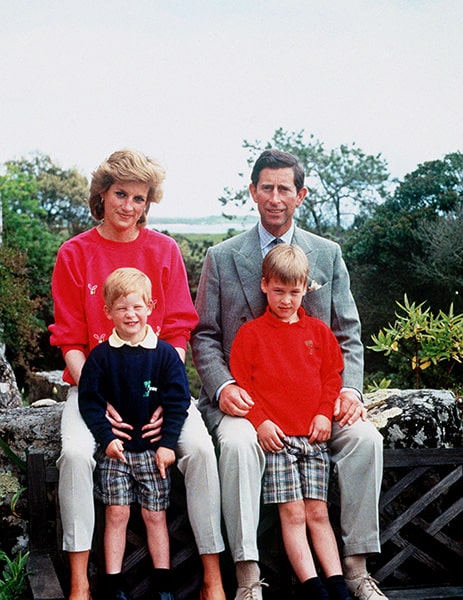 The Prince and Princess of Wales with sons Prince William, right, and Prince Harry in the Scilly Isles on June 1, 1989. (Credit Image: © PA Wire via ZUMA Press)