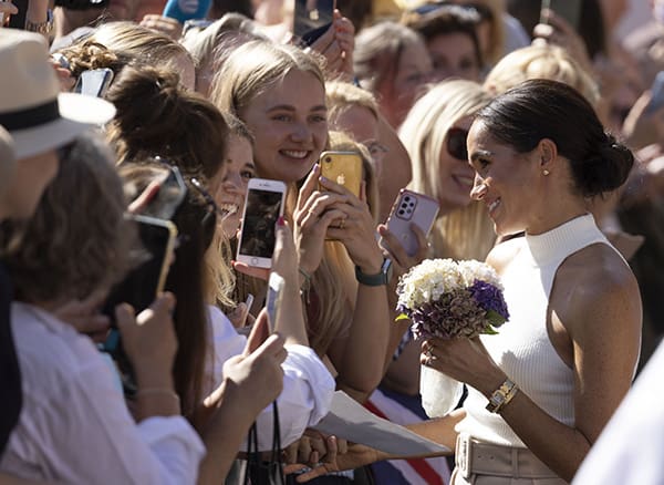 Meghan Markle on a walkabout during the Invictus Games in Dusseldorf, Germany. (Credit Image: © Stephen Lock/i-Images via ZUMA Press)