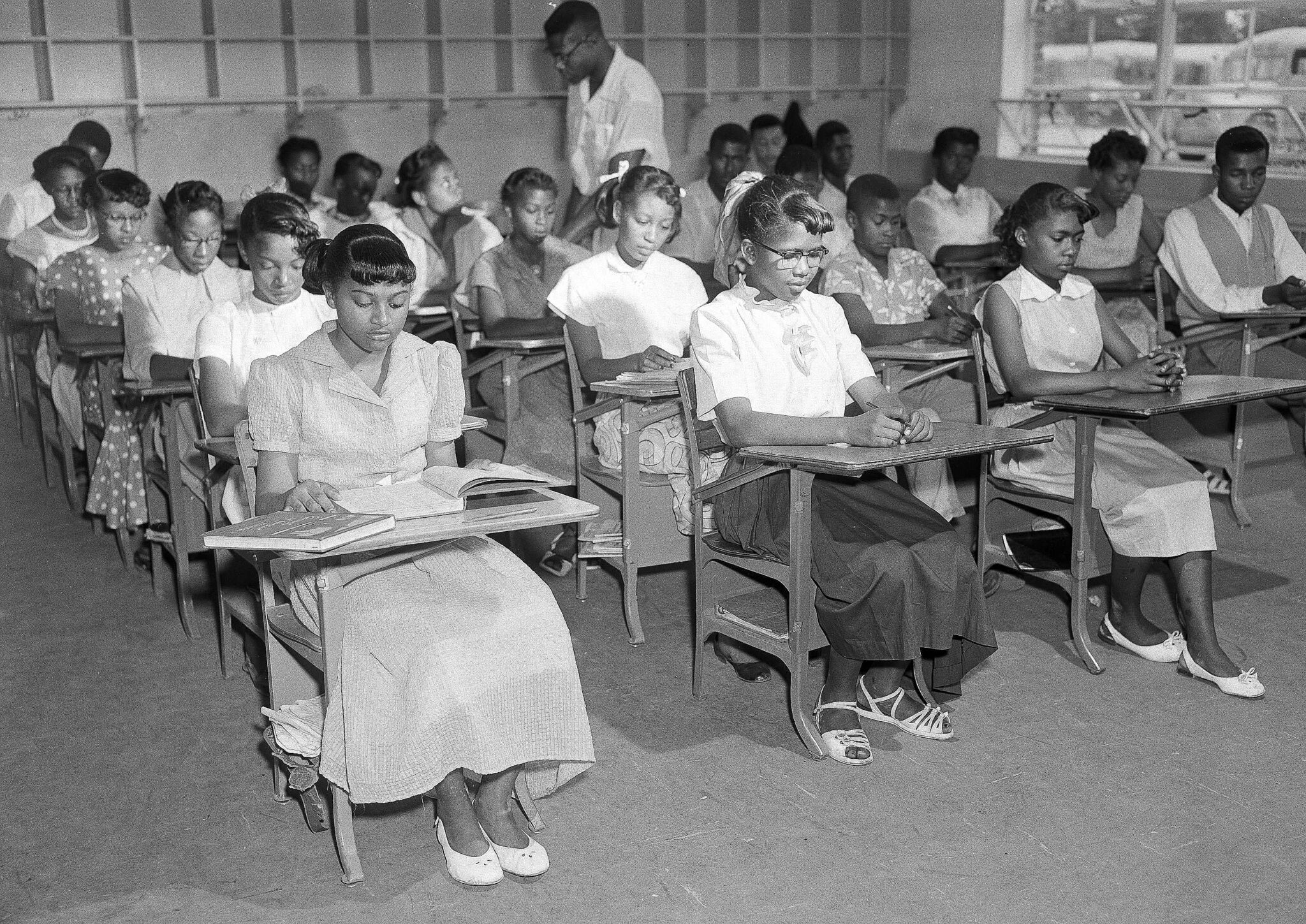 Расовая сегрегация. Расовая сегрегация в США В школах. Расовая сегрегация в США В 20 веке. Школа США 1960. Сегрегация в школе США 20 век.